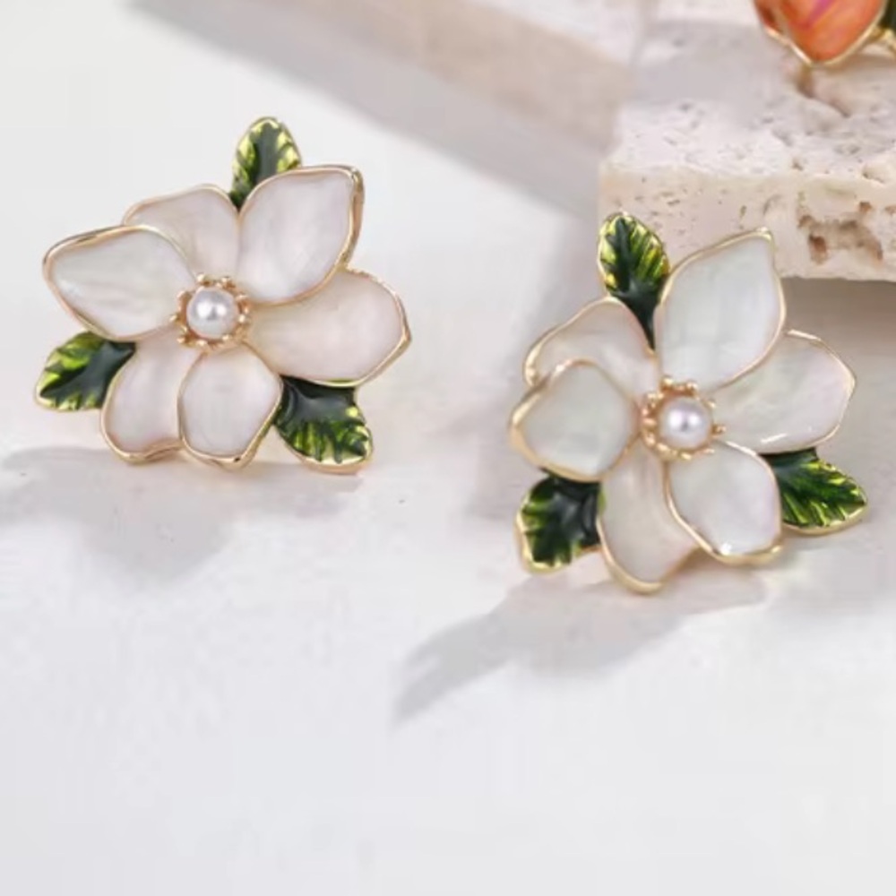 Vintage Design Sweet Flower/Alloy Pearl Enamel Camellia Stud Earrings. - Picture 3 of 14